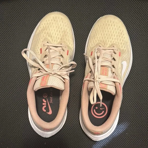 Nike Tan and White Running Shoes - Picture 5 of 9